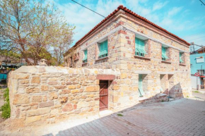MINIQ HOMES 104 - The Luxurious Stone Retreat